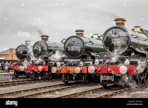 GWR 'Castle' 4-6-0 No. 4079 'Pendennis Castle', No. 5043 'Earl of Mount ...