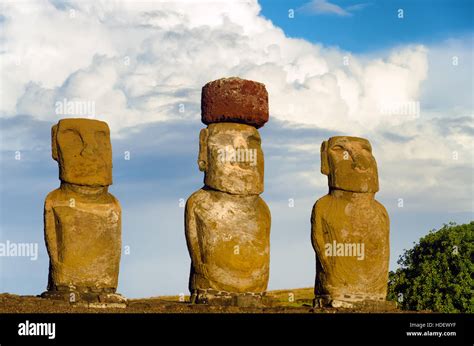 Isola Di Pasqua Moai Mare Immagini E Fotografie Stock Ad Alta