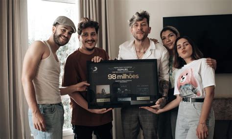 Kemuel Ganha Placa E Alcan A Mais De Milh Es De Plays Nas