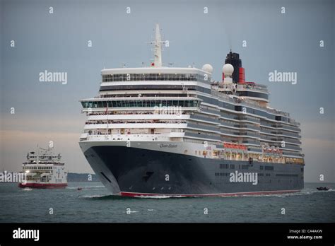 Southampton Uk The Three Cunard Cruise Ships Queen Elizabeth Queen