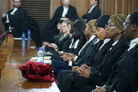 Female Lawyers In Court