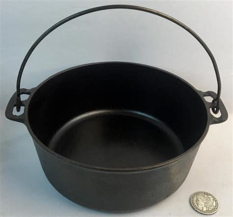 Sold Price: Antique c. 1910 Griswold #8 Cast Iron Dutch Oven No. 833 - December 5, 0120 6:00 PM EST