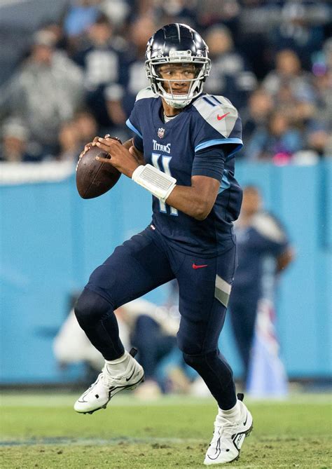 Tennessee Titans Joshua Dobbs Throws First Career Td In Tight Dallas