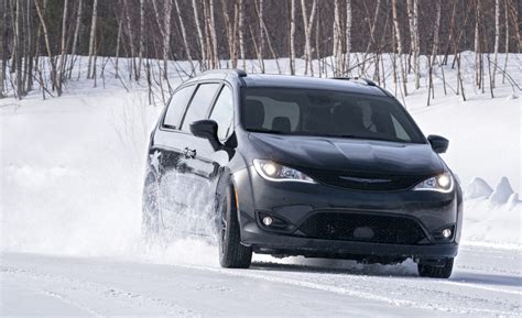 THE CHRYSLER PACIFICA AWD: FALL ARRIVES | Napleton News