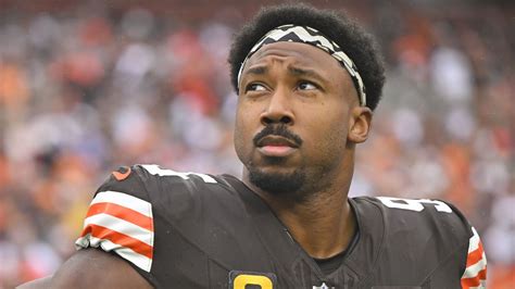 myles garrett cleveland browns star requests trade   seasons
