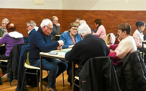 Dix huit équipes saffrontent au concours de belote du club de lAmitié