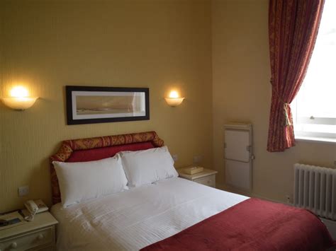 Bedrooms - North Euston Hotel