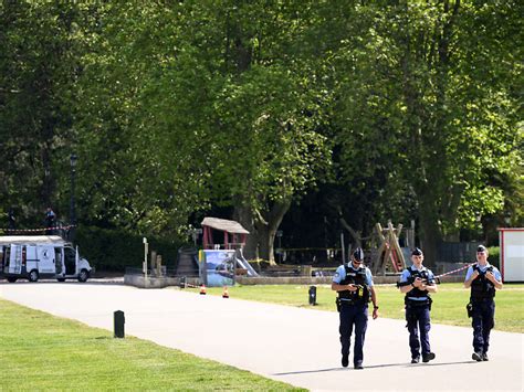 Emotion Après Lattaque Au Couteau Contre Des Enfants à Annecy