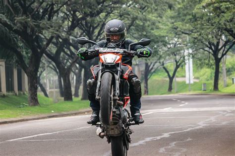 KTM Duke Dinobatkan Sebagai The Best Sport 200cc Naked 300 400cc Iwanbanaran