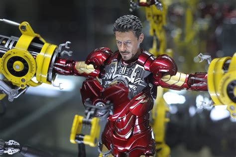 Xcustomtoys HOT TOYS IRON MAN MARK IV And GANTRY