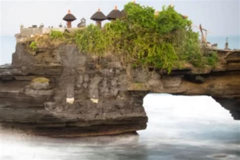 Pura Batu Bolong Mengungkap Keindahan Spiritual Dan Keunikan