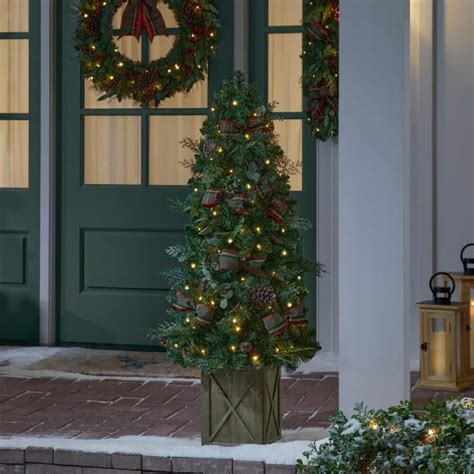 Home Accents Holiday Ft Woodmore Pine Potted Christmas Tree