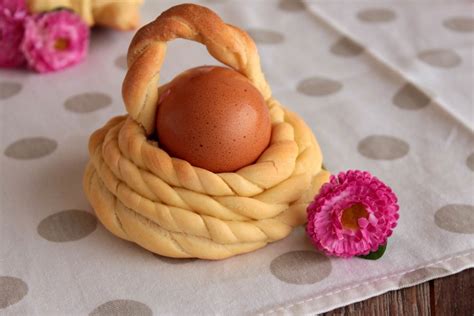 Pane Sardo Di Pasqua Il Tradizionale Coccoi Cun S Ou