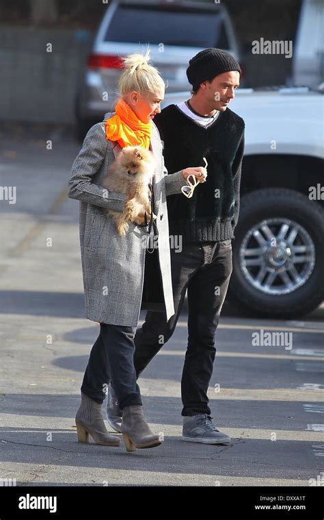 Gwen Stefani Et Son Mari Gavin Rossdale Le Chien De La Famille Sont Vus