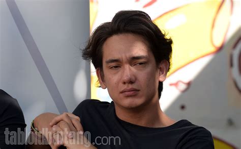 Adipati Dolken Segera Bintangi Film Pemburu di Manchester Biru ...