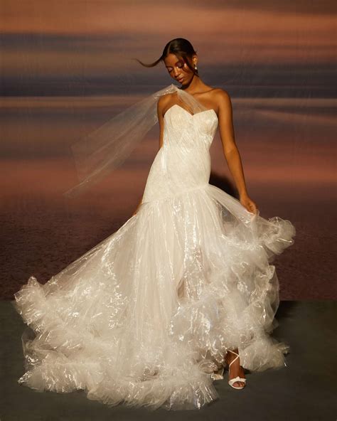 7 Wedding Dress Trends from Fall 2023 Bridal Fashion Week