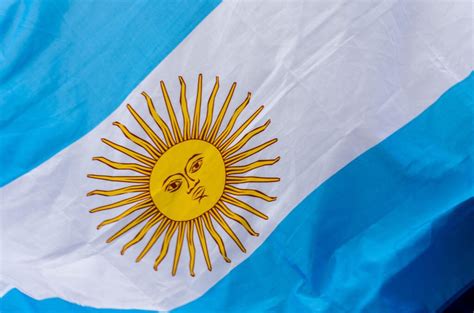 Tout savoir sur le drapeau de l'Argentine : signification, histoire ...