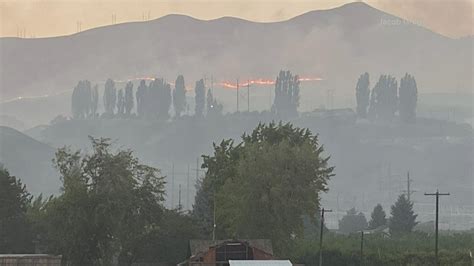 Brush Fire Forces Evacuations In Chelan County Youtube