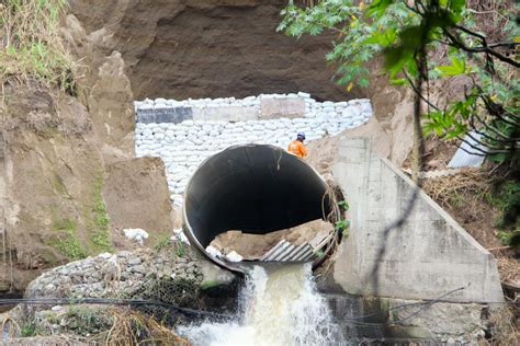 Im Genes Del Socavamiento En La Calzada La Paz Tras Las Lluvias