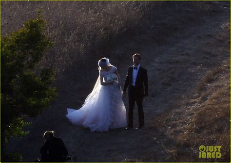 Anne Hathaway Wedding Pictures Revealed!: Photo 2730537 | Adam Shulman ...