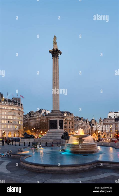 Trafalgar square night hi-res stock photography and images - Alamy