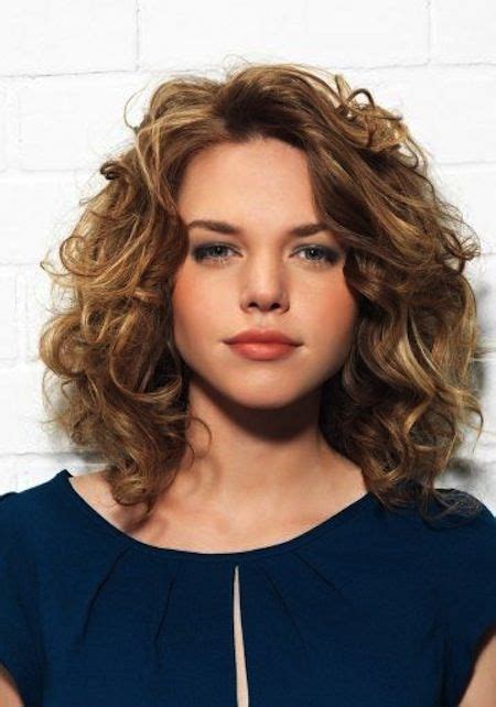 7 Heartwarming Medium Length Hairstyles For Women Withcurly Hair