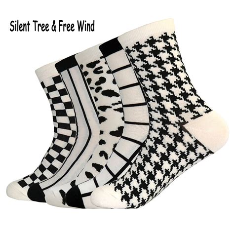 Aliexpress.com : Buy New Fashion Men's White and Black Socks Novelty ...