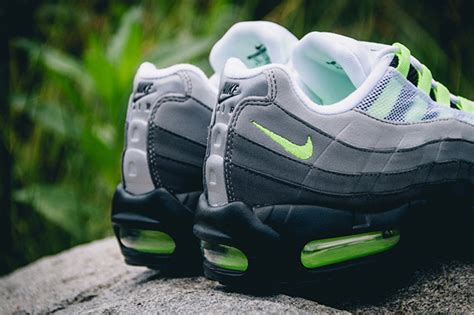 Welcome Back The Nike Air Max Og Neon Sneakernews