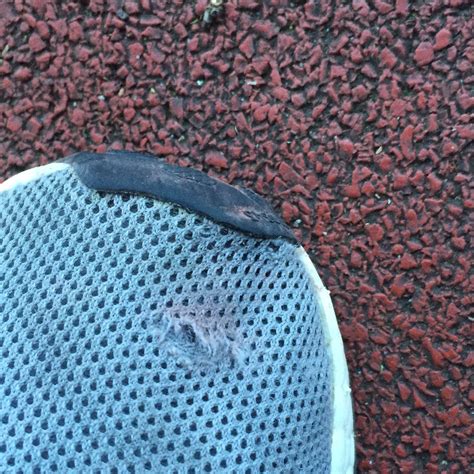 Loch im Schuh reparieren ? (Schuhe, adidas, Sportschuhe)