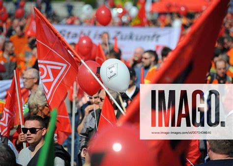 Stahl Ist Zukunft Gro Demonstration In Saarbr Cken Mehrere Tausend