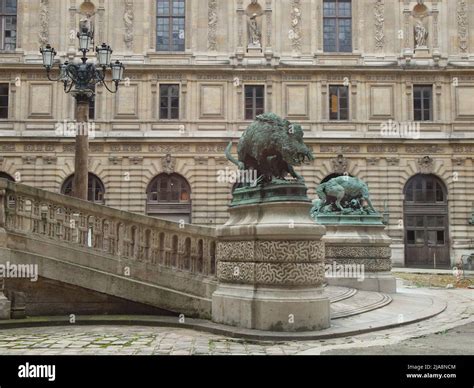 Inside view of the Louvre museum Stock Photo - Alamy