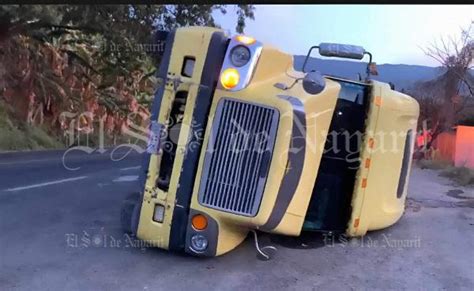 Vuelca Aparatosamente Trailer En La Carretera Libre Tepic Mazatl N El