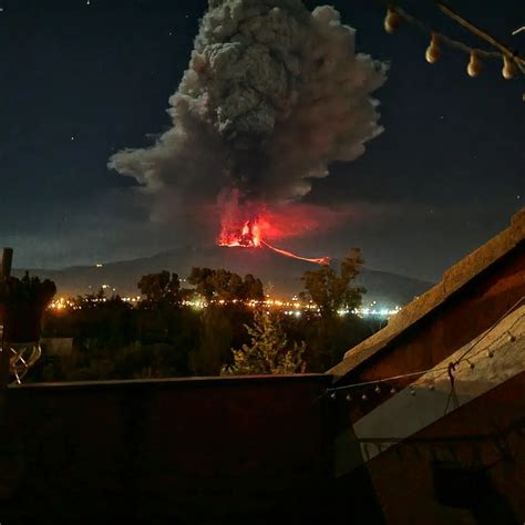 Etna In Eruzione Inizia Il Primo Parossismo Del Lesperto