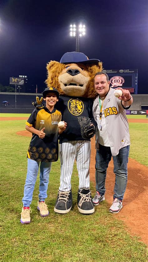 Leones Del Caracas On Twitter Unos Fan Ticos Muy Felices Ellos