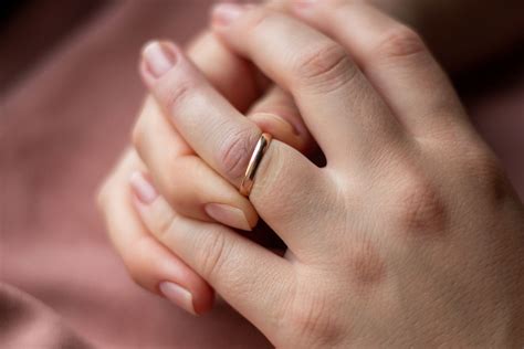 Panduan Lengkap Tips Memilih Ukuran Cincin Yang Tepat Untuk Orang Tua