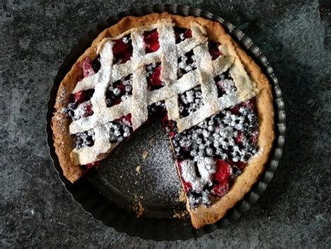 Krucha Tarta Z Jagodami Malinami I Truskawkami Przepisy Na Chleb