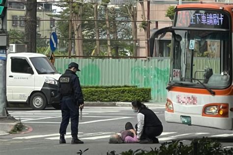 行人地獄又一樁！87歲婦過馬路遭左轉公車撞倒 送醫急救 社會萬象 生活 Nownews今日新聞