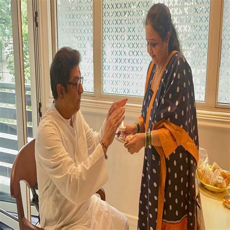 Raj Thackeray अमित ठाकरे राज ठाकरे यांचा रक्षाबंधन उत्साहात चाहत्यांनी फोटो केले व्हायरल