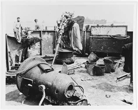 Nh 75422 Uss Laffey Dd 724 Severely Damaged