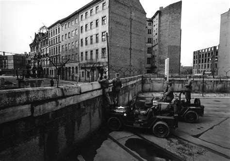 The Berlin Wall, 1962 | Berlin wall, West berlin, Berlin