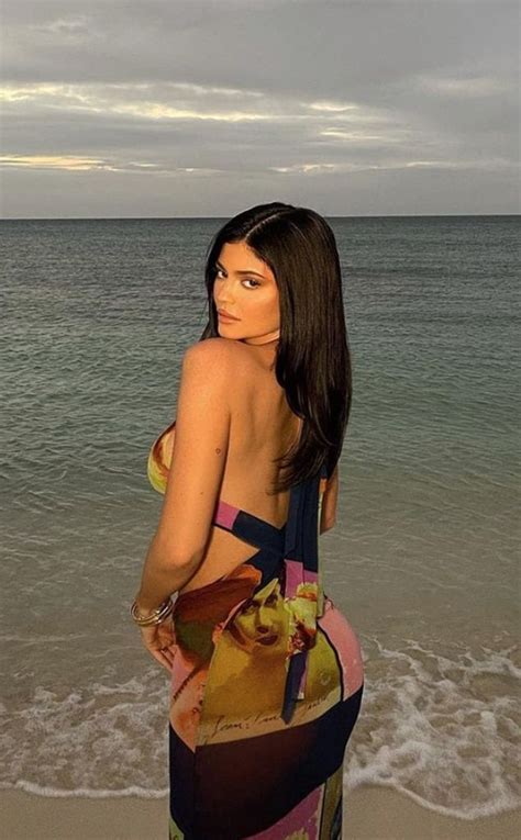 Photos From Kylie Jenner S Bikini Pics E Online Artofit