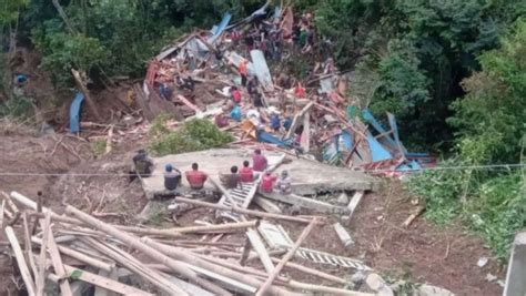 Tanah Longsor Timbun Sejumlah Rumah Di Sulsel Saat Penghuninya Tidur