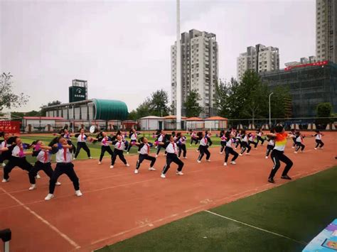 天津师范学校附属小学举办“盛世中国 建党百年 艺彩飞扬 淬火点燃”校园体育艺术节表演