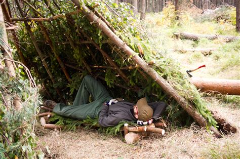 Bez Maty I śpiwora Biwak W Bushcraftowym Stylu Szkoła Przetrwania