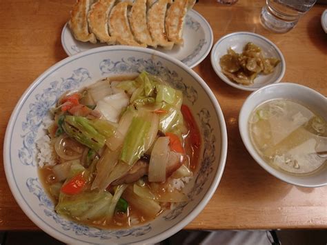 中華丼と焼餃子（ぎょうざの満州／中華料理チェーン） 美味しいものを食べたい！