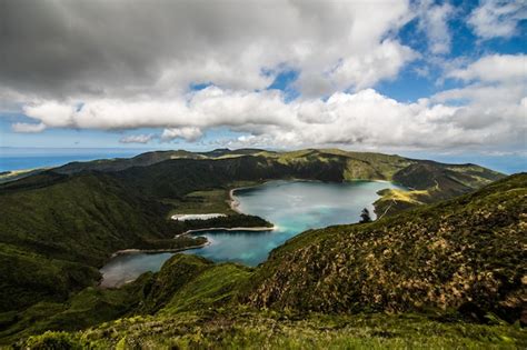 Lago De Fogo Ou Lagoa Do Fogo Na Cratera Do Vulcão Pico Do Fogo Na Ilha