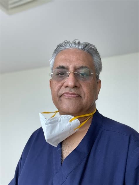 Dr Raju Vyas Director Cardiac Sciences In New Delhi India