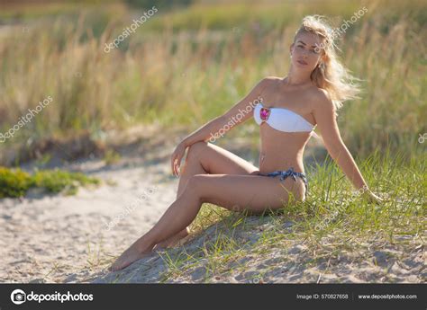 Sch Ne Frau Sexy Bikini Strand Stockfotografie Lizenzfreie Fotos