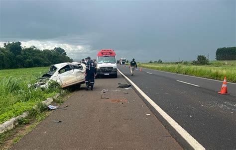 Mãe E Filho Morrem Em Capotamento Na Br 060 Na Região De Rio Verde