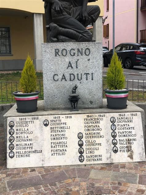 Monumento Ai Caduti Nelle Guerre Mondiali Di Rogno Bg Pietre Della